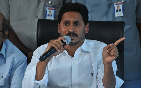 pawan kalyan,ys jagan,ys jagan comments on pawan kalyan,tdp  ఆసక్తిరేపుతున్న పవన్ పై జగన్ కామెంట్స్!